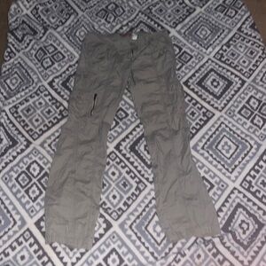 I’m selling green cargo pants size 7